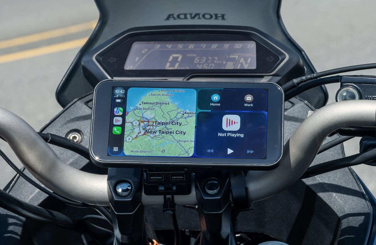 A-One-Pro 6.1" Q-LED Phone Mirroring
